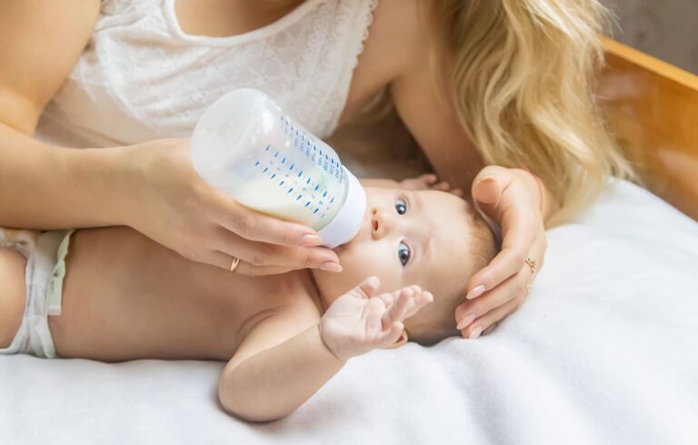 The New Parent’s Handbook to Bottle Feeding a Newborn